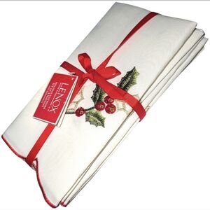 RARE LENOX Embroidered Holiday Cutwork 4 Napkins VINTAGE Design Fine Dining NWT